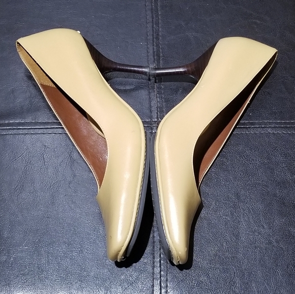 New AEROSOLES SIGNATURE Leather Heels (Size 8B) - Picture 5 of 16